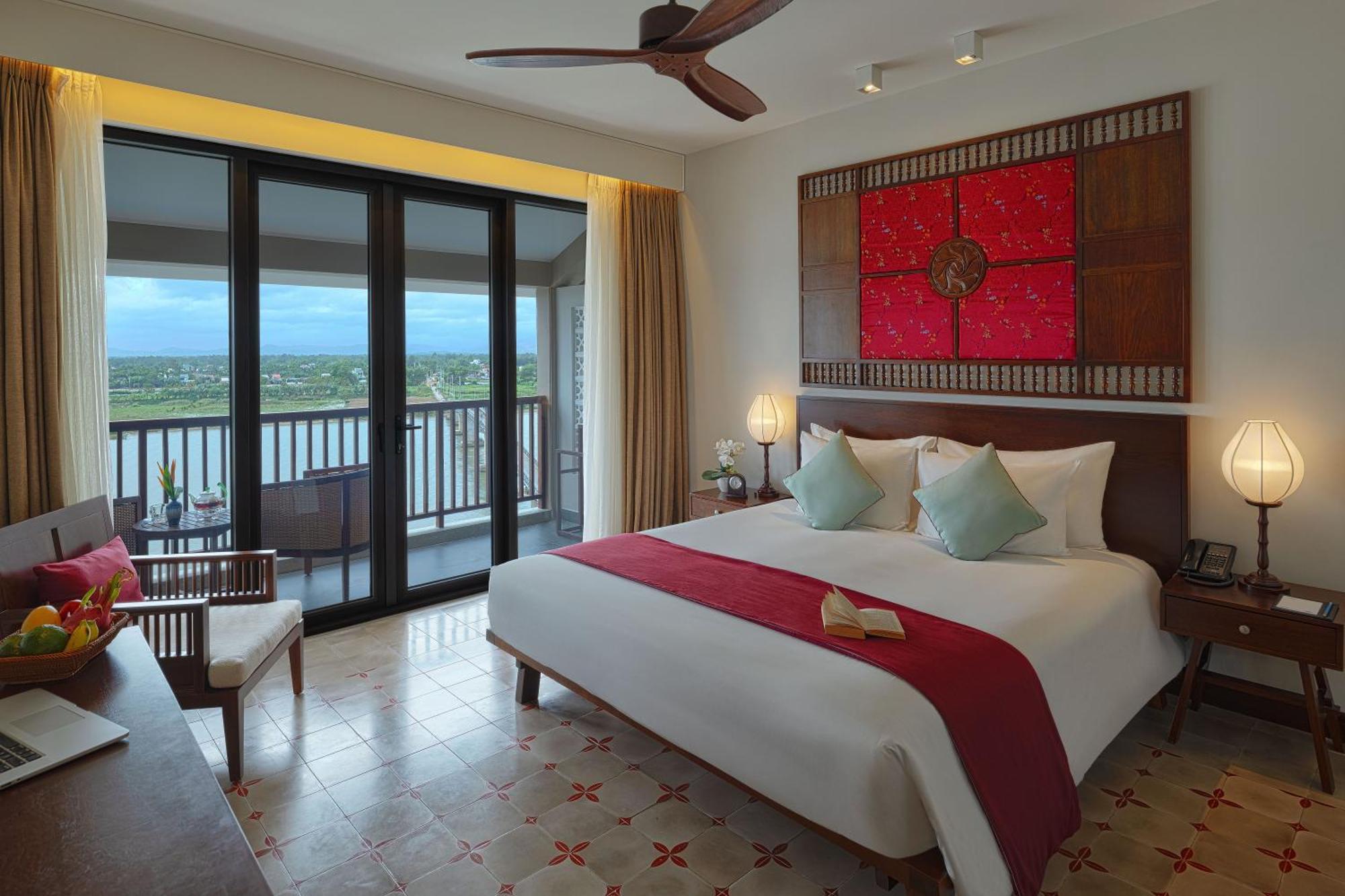सहारा Rivertown & 5*